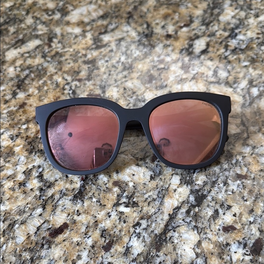 Freyrs Taylor Black Sunglasses with Pink Mirror Lenses